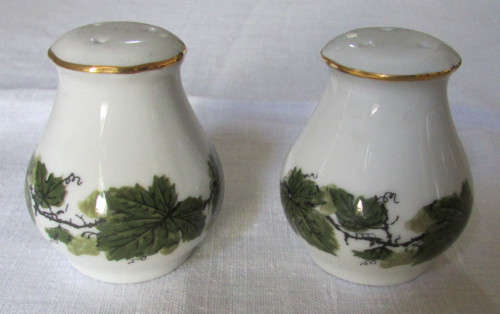 TRIPTIS PORZELLAN - 2 Oval Dishes and Salt and Pepper Set