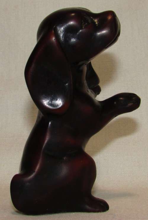 SITTING DACHSHUND - VERY CUTE DOG FIGURINE