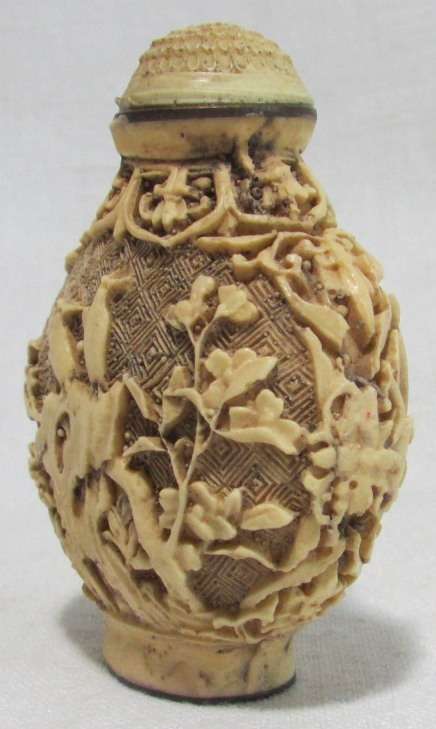 CHINESE SNUFF BOTTLE