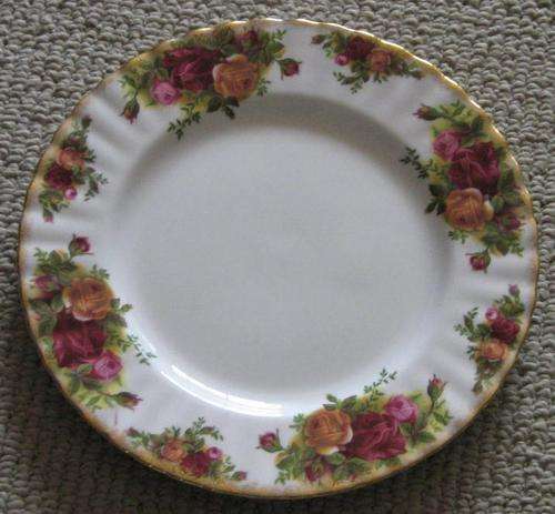 ROYAL ALBERT  "OLD COUNTRY ROSES"  SIDE / CAKE PLATE 21cm