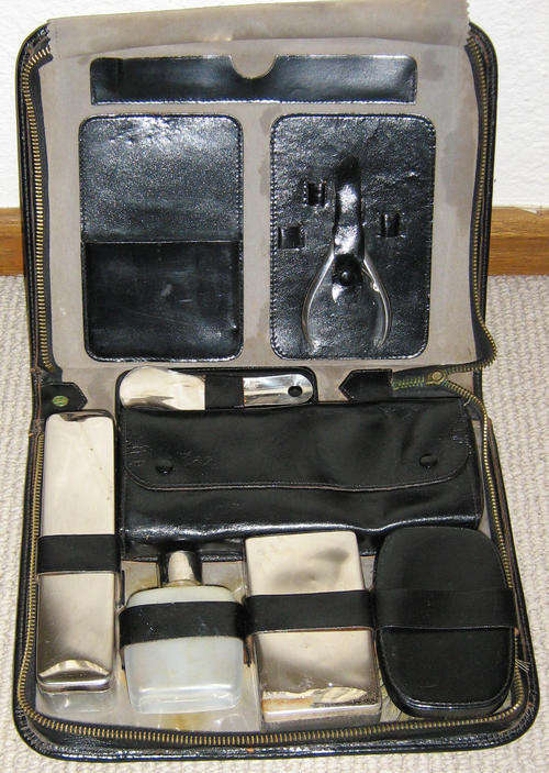 VINTAGE GENTLEMAN'S TRAVEL KIT