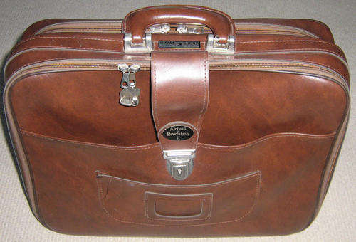 OVERNIGHT BAG WITH SEPARATE  REMOVABLE DOCUMENT WALLET