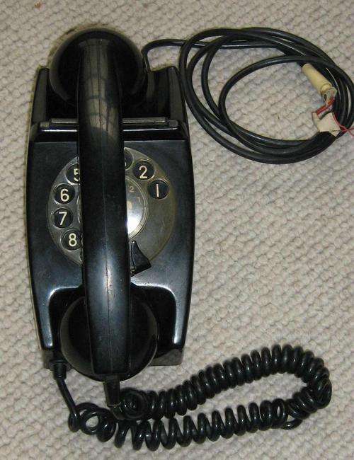 OLD FASHIONED DIAL TELEPHONE