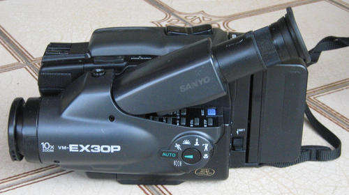 OLD FASHIONED SANYO VM EX309 VIDEO CAMERA