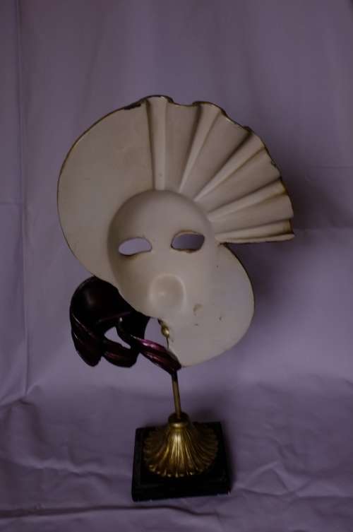 Gorgeous !!! Venetian mask on pedestal