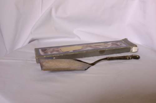 Marvelous find !!! Vintage Silver plated cake / lasagne lifter in original box