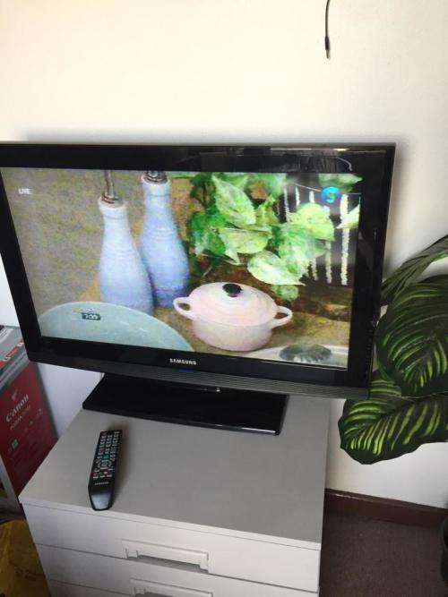 Samsung LCD TV Set