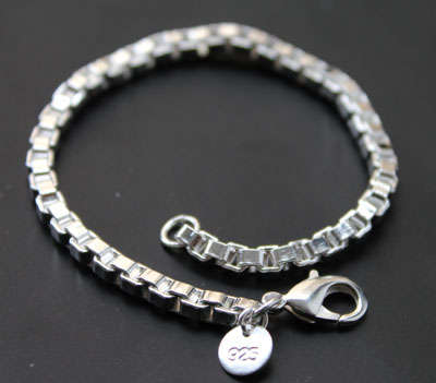 STUNNING STERLING SILVER BOX BRACELET!