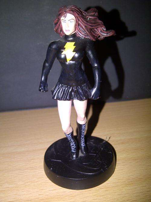DC FIGURINE CAST IN LEAD "SHAZAMI: MARY"