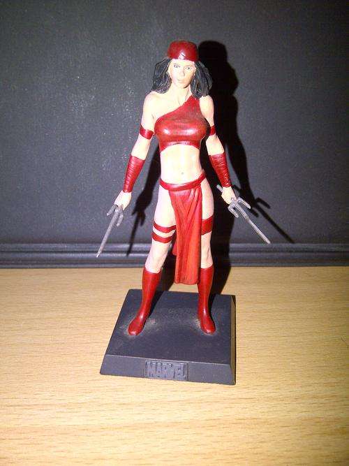 MARVEL FIGURINE CAST IN LEAD : ELEKTRA