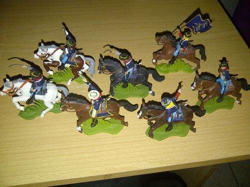 BRITIANS LTD HAND PAINTED TOY SOLDIERS : SET OF SEVEN : US CAVALRY ON HORSEBACK