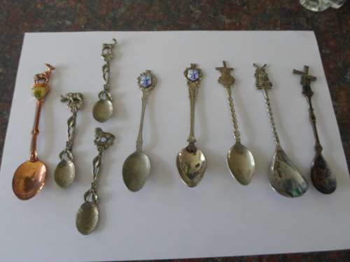 9 x COLLECTABLE SPOONS SEE PICS POSTAGE R 40