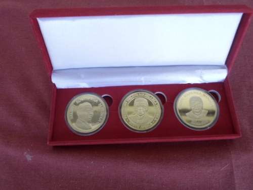 3 X MANDELA GOLD PLATED COINS IN VELVET BOX EACH COIN IN PLASTIC CAPSULE