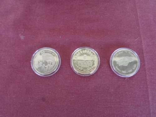 3 X MANDELA GOLD PLATED COINS IN VELVET BOX EACH COIN IN PLASTIC CAPSULE