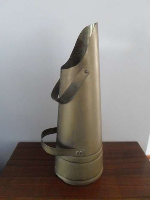 SOLID BRASS SKUTTLE HEIGHT 52.5CM WIDTH ACCROSS BOTTOM 20CM SEE PICS