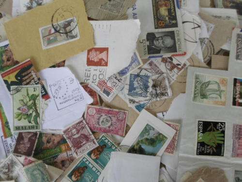 1000 X WORLD USED STAMPS ON PAPER SEE PICS!!!