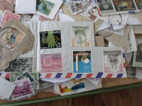 1000 X WORLD USED STAMPS ON PAPER SEE PICS!!!