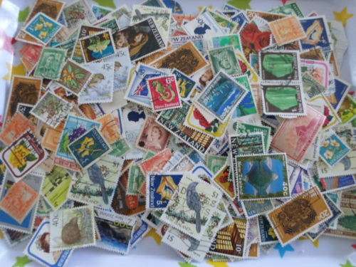 500 X NEW ZEALAND USED OFF PAPER STAMPS SEE PICS