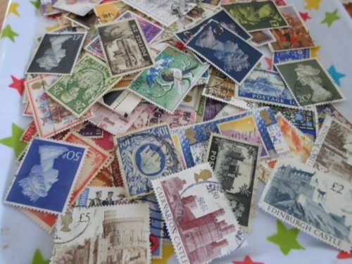 170 GREAT BRITAIN USED OFF PAPER STAMPS GREAT VALUE SEE PICS