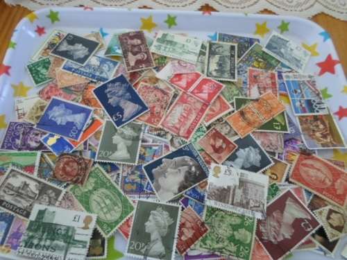 140 X GREAT BRITAIN USED STAMPS OFF PAPER SEE PICS