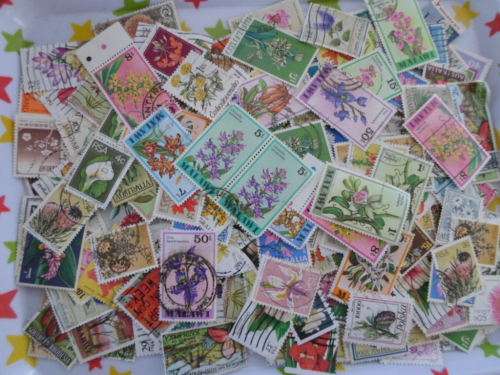400 X WORLD FLOWER STAMPS USED OFF PAPER NEAT LOT SEE PICS