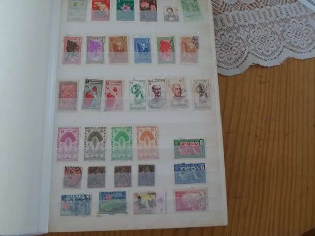 LARGE ALBUM WORLD STAMPS 24 FULL PAGES 1632 STAMPS GREAT LOT SEE PICS