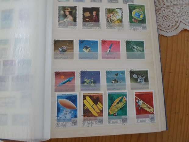 LARGE ALBUM WORLD STAMPS 24 FULL PAGES 1632 STAMPS GREAT LOT SEE PICS