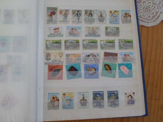 LARGE ALBUM WORLD STAMPS 24 FULL PAGES 1632 STAMPS GREAT LOT SEE PICS