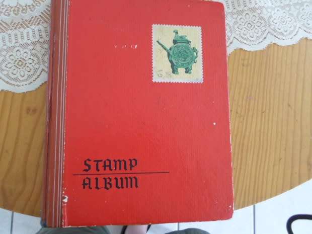 LARGE ALBUM MIXED WORLD STAMPS GOOD VALUE SEE PICS