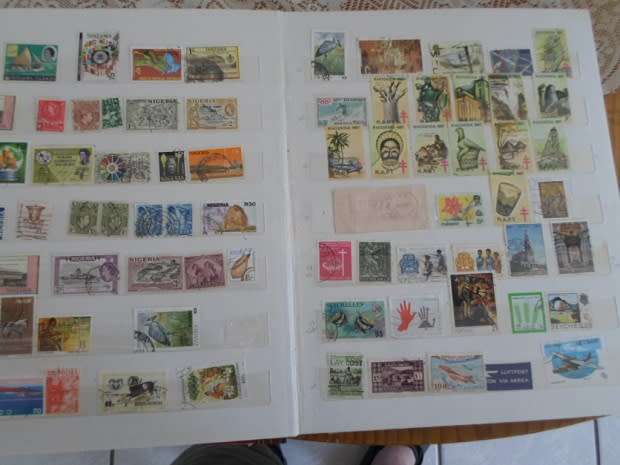 LARGE ALBUM MIXED WORLD STAMPS GOOD VALUE SEE PICS
