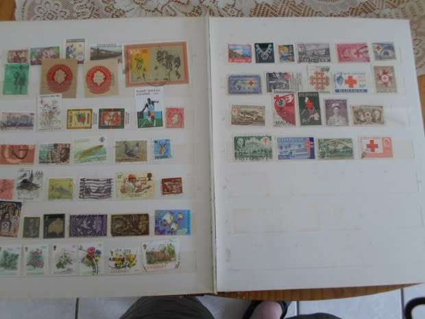 LARGE ALBUM MIXED WORLD STAMPS GOOD VALUE SEE PICS
