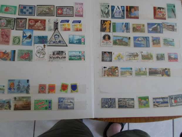 LARGE ALBUM MIXED WORLD STAMPS GOOD VALUE SEE PICS