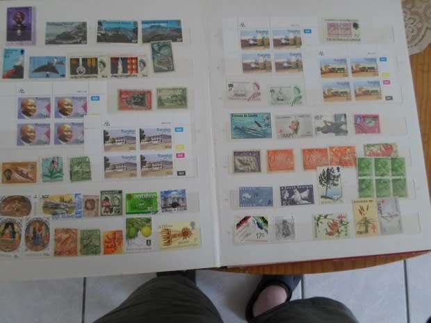 LARGE ALBUM MIXED WORLD STAMPS GOOD VALUE SEE PICS