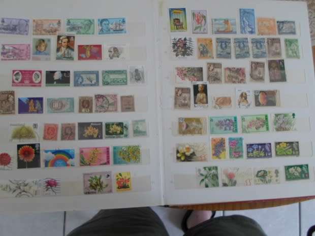 LARGE ALBUM MIXED WORLD STAMPS GOOD VALUE SEE PICS