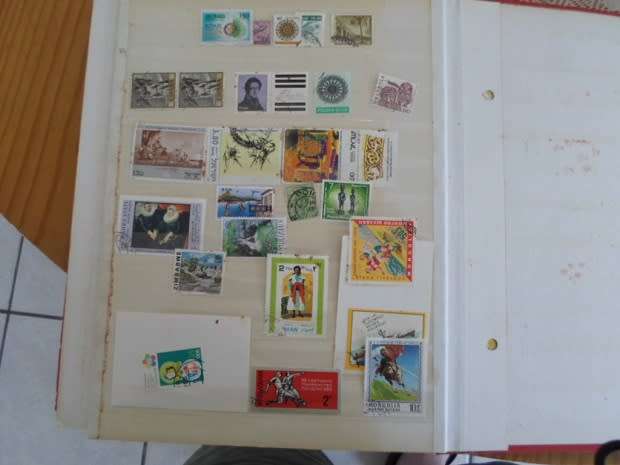 LARGE ALBUM MIXED WORLD STAMPS GOOD VALUE SEE PICS