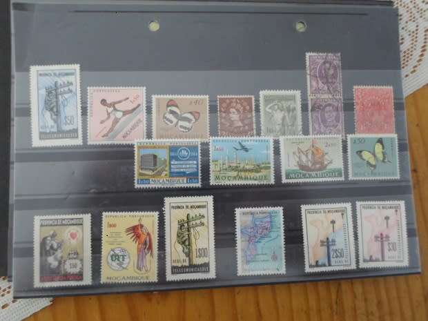 MIXED WORLD STAMPS 330 USED OFF PAPER STAMPS GOOD VALUE SEE PICS
