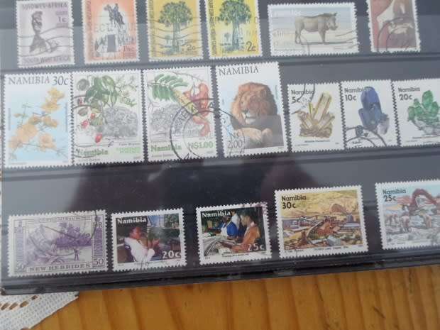MIXED WORLD STAMPS 330 USED OFF PAPER STAMPS GOOD VALUE SEE PICS