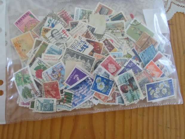 400 X MIXED WORLD STAMPS OFF PAPER SEE PICS