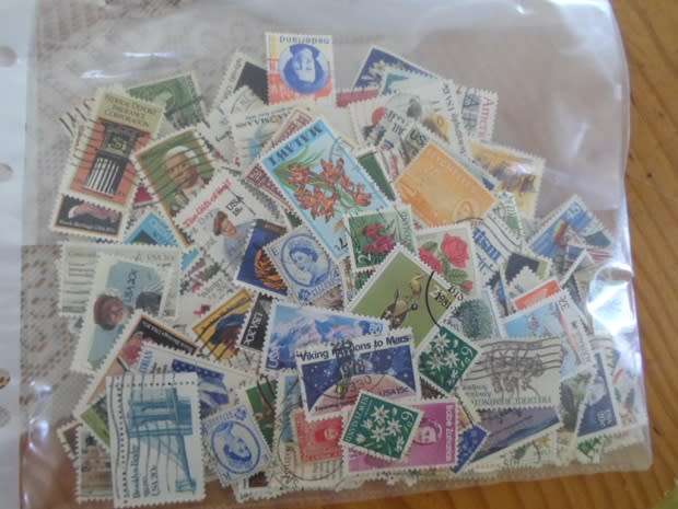 400 X MIXED WORLD STAMPS OFF PAPER SEE PICS