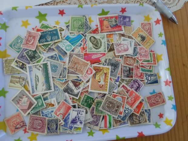MIXED WORLD USED STAMPS 250 OFF PAPER GOOD VALUE NEAT LOT SEE PICS