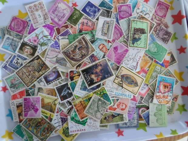 220 X MIXED WORLD STAMPS OFF PAPER NEAT LOT SEE PICS
