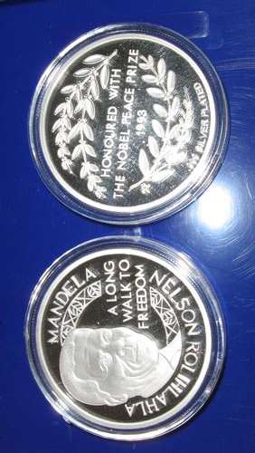 NELSON MANDELA NOBEL PEACE PRIZE MEDALION 1993 .999 SILVER PLATED IN PLASTIC CAPSULE SEE PICS