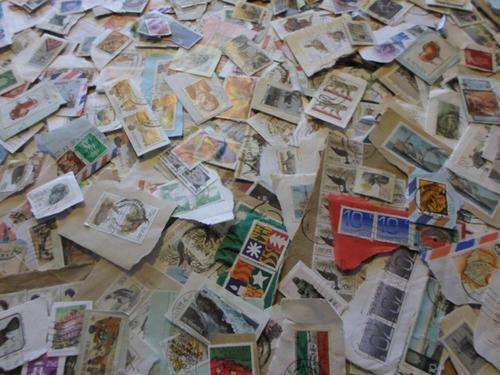 1000 X  WORLD STAMPS ON PAPER SOME DUPLICATES VERY GOOD VALUE HERE SEE PICS!!