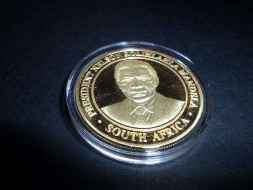 NELSON MANDELA  GOLD PLATED MEDALLION 40 MM  IN PLASTIC CAPSULE SEE PICS!!!!!!!!!!!