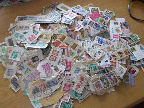 1000 WORLD STAMPS ON PAPER SEE PICS!!!!!!!!!