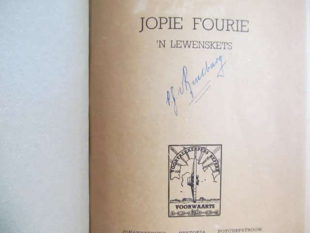 Jopie Fourie - n Lewenskets -  J M de Wet