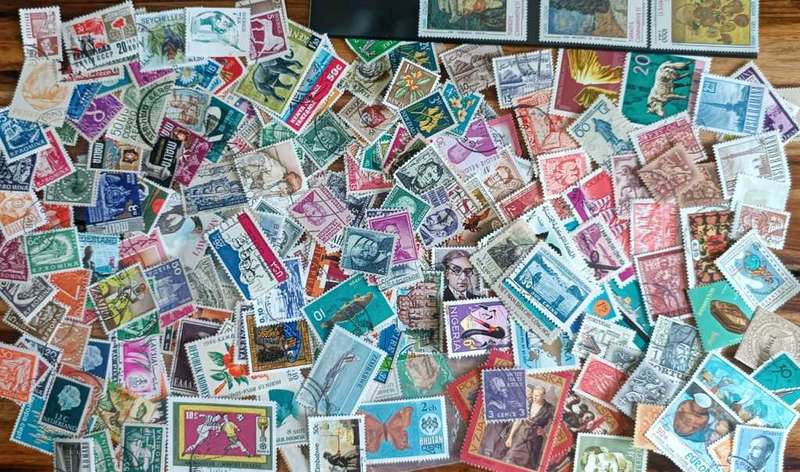 HUGE LOT OF STAMPS OFF PAPER - MM, UM, FU, ETC - 1000`S OF STAMPS