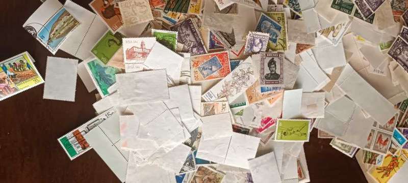 HUGE LOT OF STAMPS OFF PAPER - MM, UM, FU, ETC - 1000`S OF STAMPS