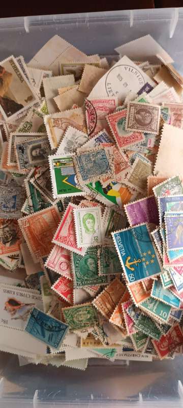 HUGE LOT OF STAMPS OFF PAPER - MM, UM, FU, ETC - 1000`S OF STAMPS