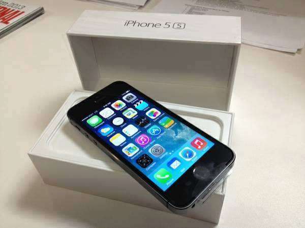 Brand new original i phone 5 s 32gb